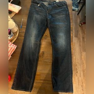 Old navy straight droit 36/34 jeans. Only worn 2-3 times.